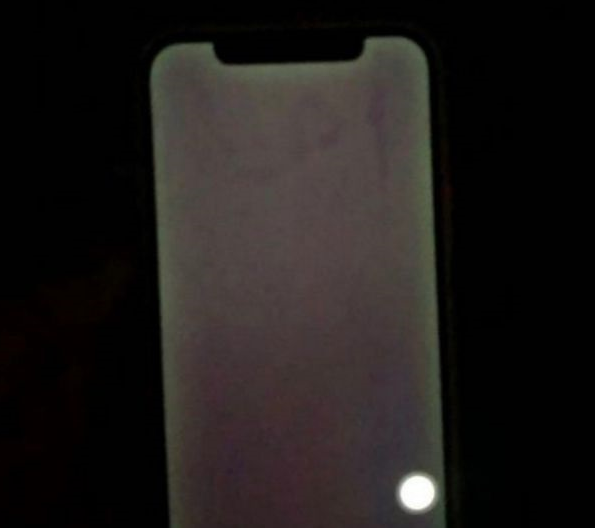 东郊镇苹果手机维修分享苹果客服回应 iPhone 12 屏幕“发绿”问题 